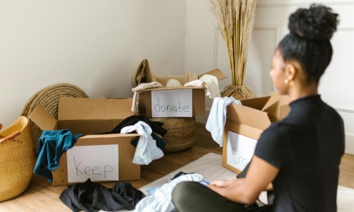Declutter Before Fall: A Simple Guide to Organizing Your Apartment